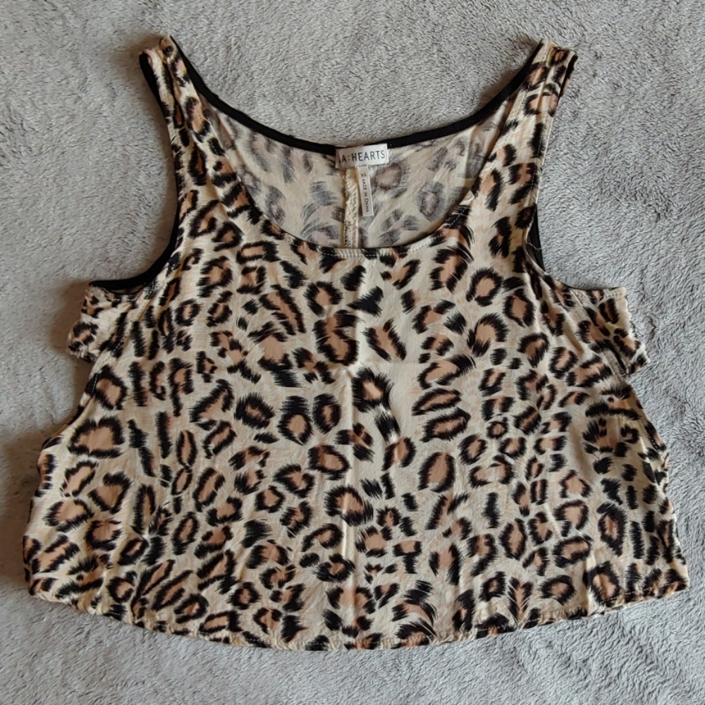 LA:Hearts Cheetah Print Side Cut-Outs Crop Tank-XS